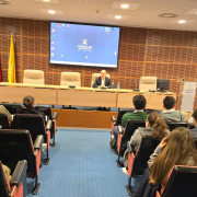 conferencia pablo de la torre en icade